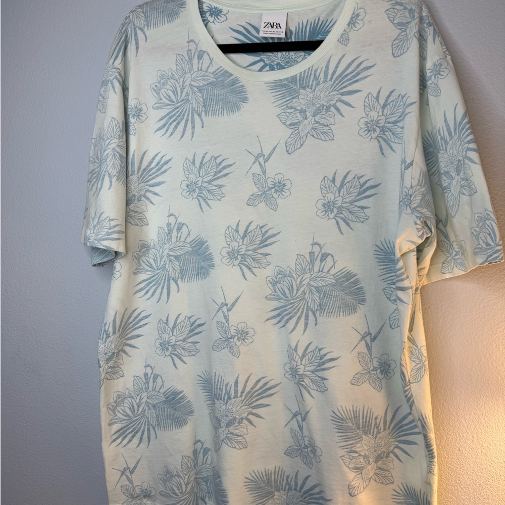 Zara Men's Floral Print Tee - Soft Blue and Cream